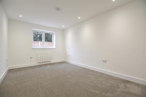 1 bedroom apartment to rent, Brighton Road, Salfords, Redhill