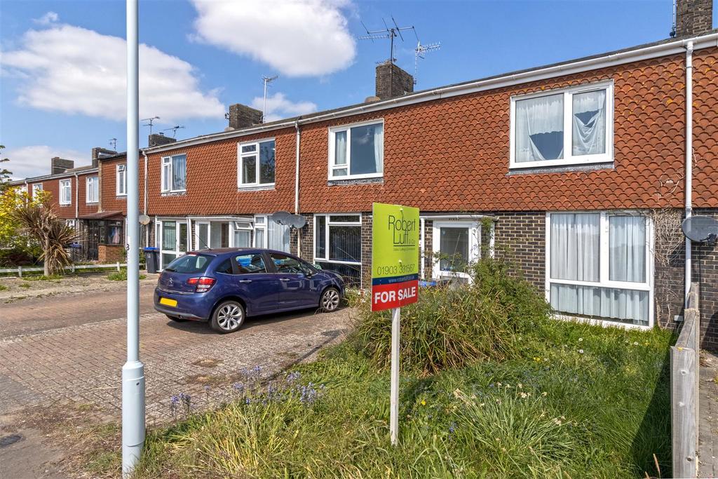 Muirfield Road, Worthing 3 bed terraced house £300,000