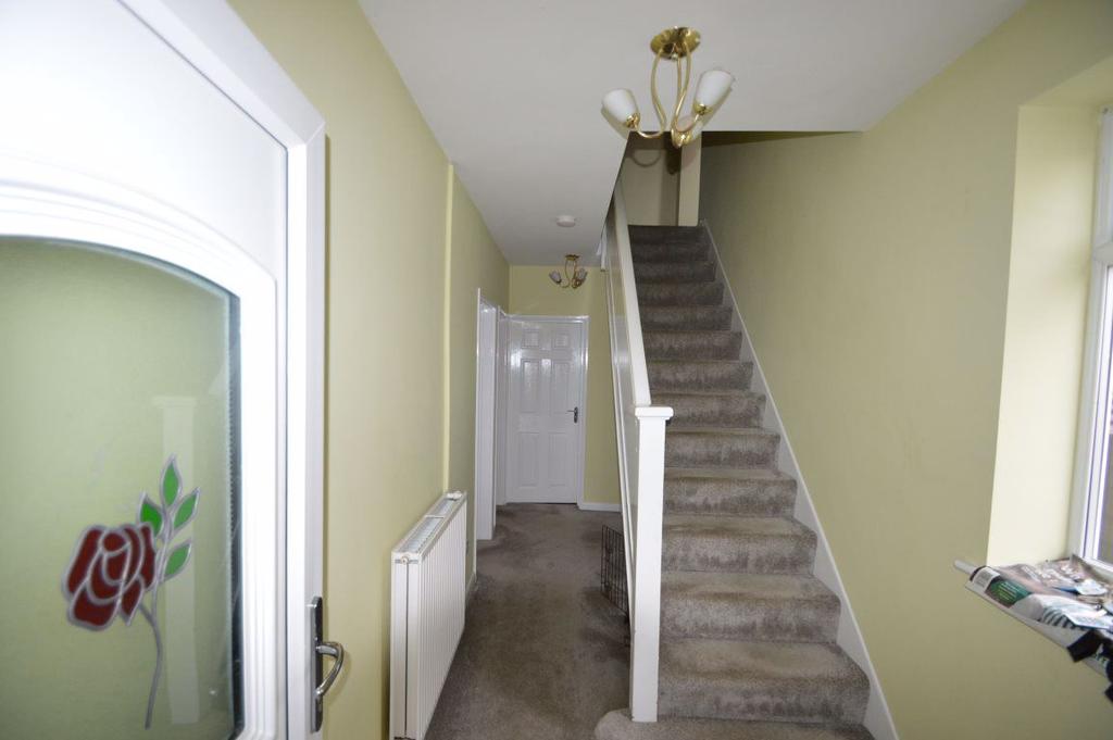Caslon Crescent, Norton, Stourbridge 4 bed semidetached house £995