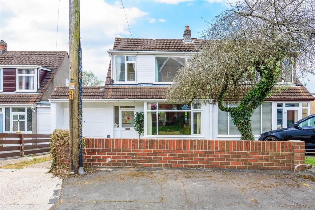 St. Christopher Drive, Killay, Swansea 3 bed semidetached house £235,000