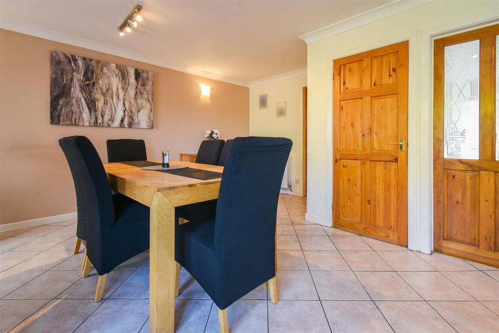 Kitchen/ Dining Room