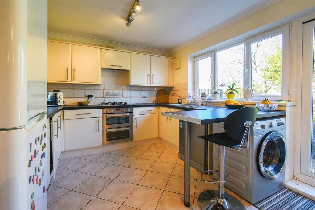 Kitchen/ Dining Room