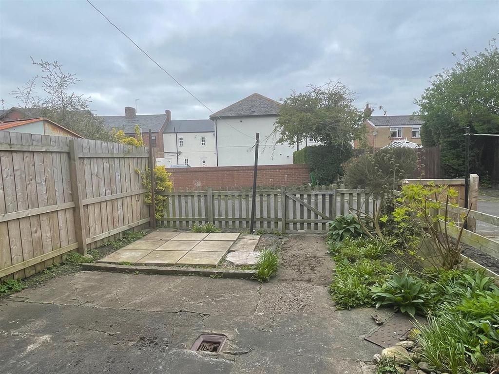 Wellwood Gardens, Morpeth 2 bed terraced house £135,000