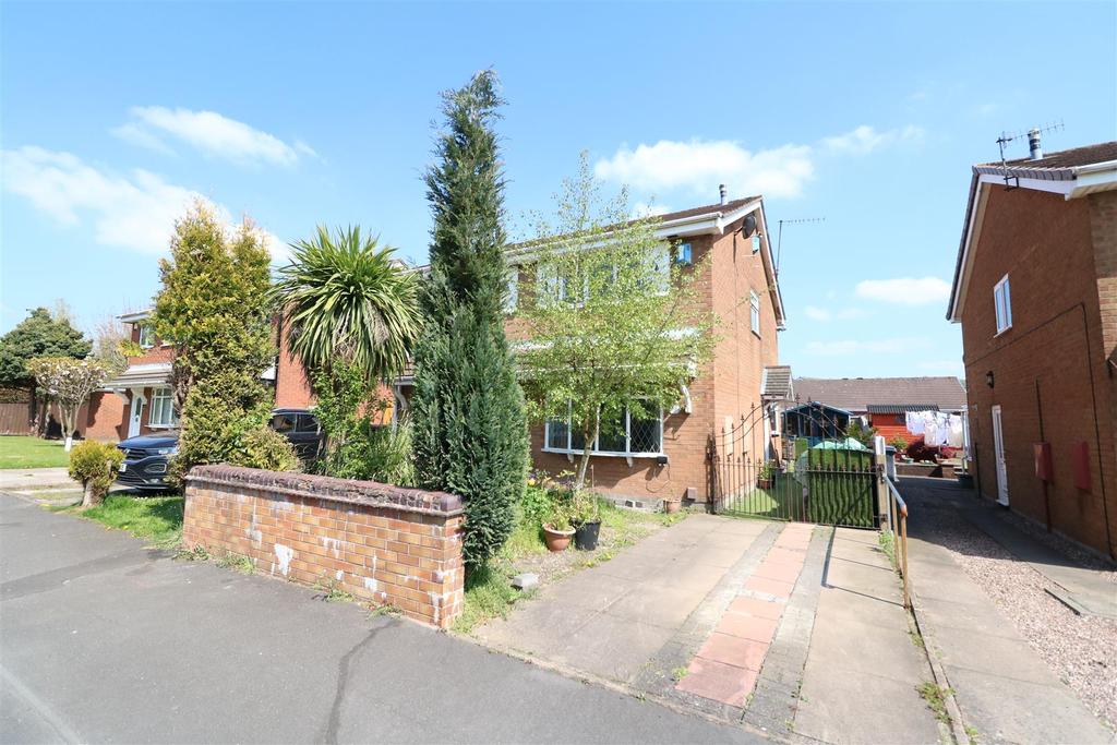 Dunsford Avenue, Milton, StokeOnTrent 2 bed semidetached house £140,000