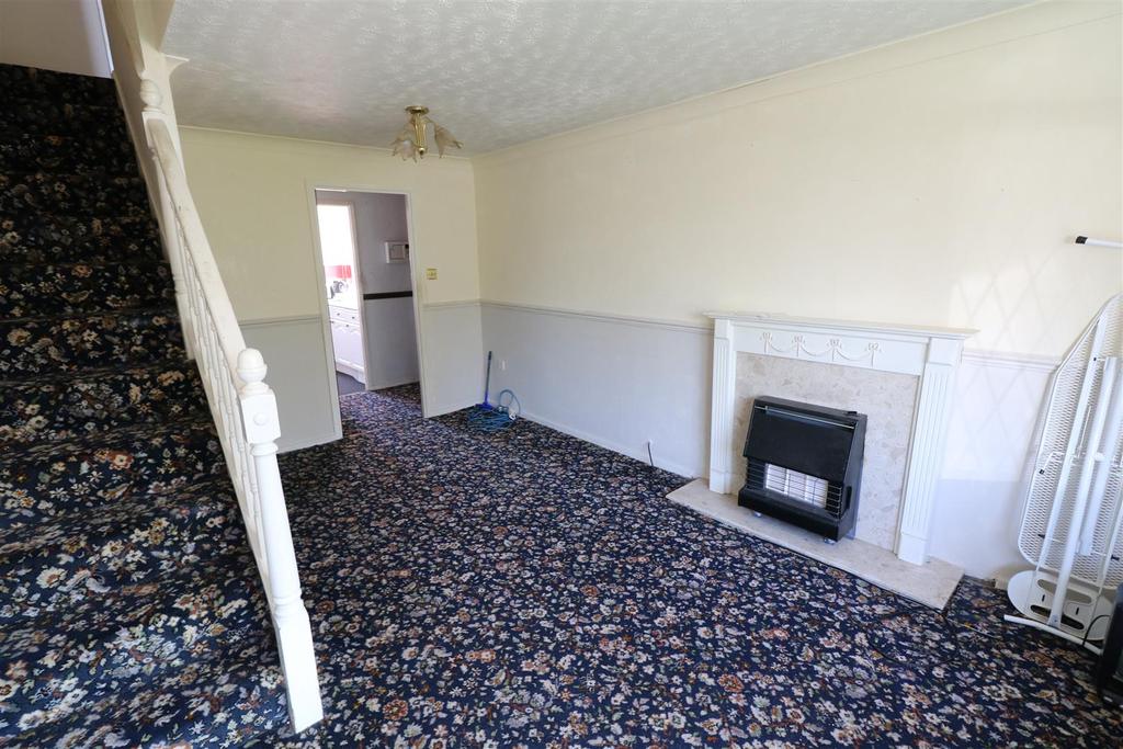 Dunsford Avenue, Milton, StokeOnTrent 2 bed semidetached house £140,000