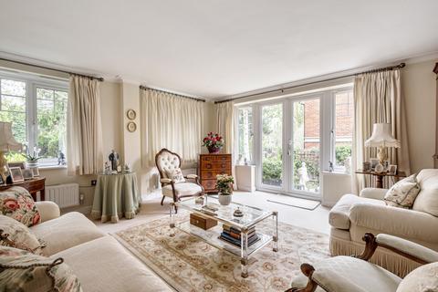Flat 1, Cavendish Court Cavendish Road, Weybridge, KT13 0JN