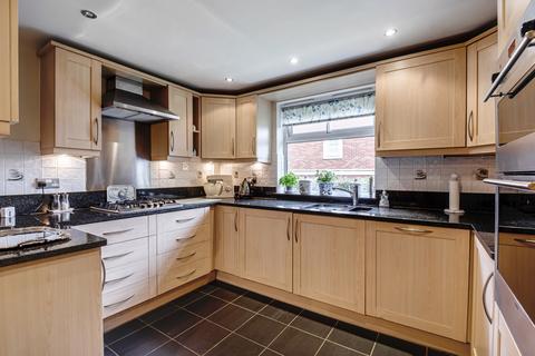Flat 1, Cavendish Court Cavendish Road, Weybridge, KT13 0JN