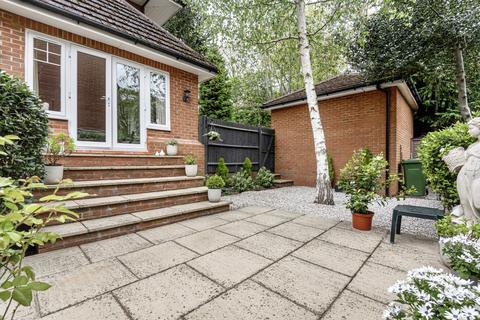 Flat 1, Cavendish Court Cavendish Road, Weybridge, KT13 0JN