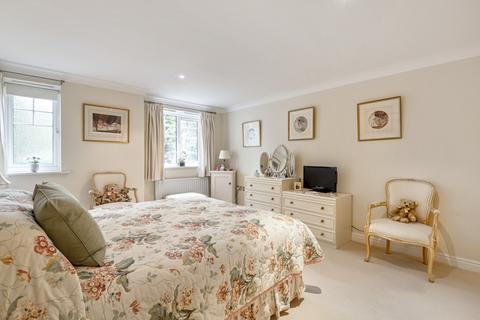 Flat 1, Cavendish Court Cavendish Road, Weybridge, KT13 0JN