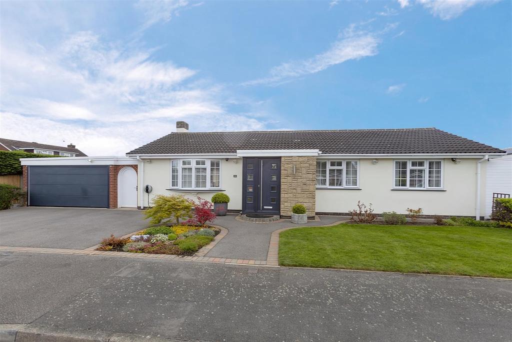 Lupin Close, Burbage, Hinckley 3 bed detached bungalow £425,000