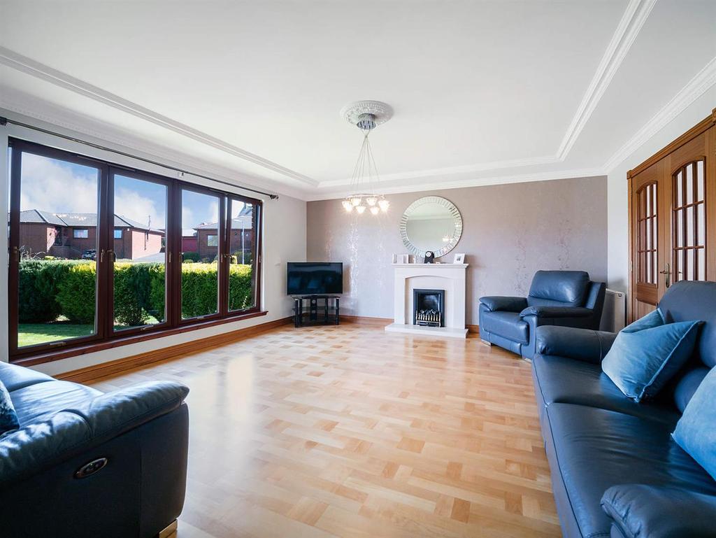 5 Dean Park, Gowkhall, KY12 9PA 3 bed detached bungalow £340,000