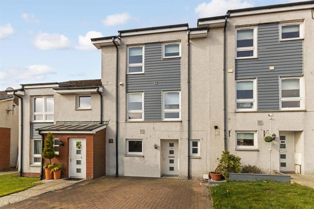 16 Norway Gardens, Dunfermline, KY11 8JW 4 bed townhouse £185,000