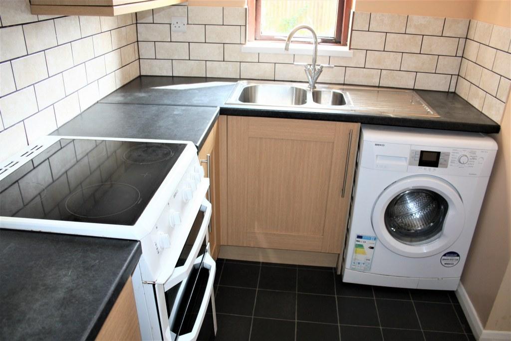 Finch Close, Plymouth PL3 2 bed flat £650 pcm (£150 pw)