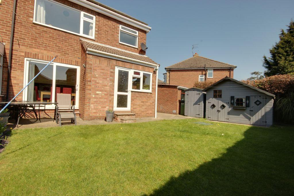 Eastfield Close, Beverley HU17 9PW 3 bed semidetached house £265,000