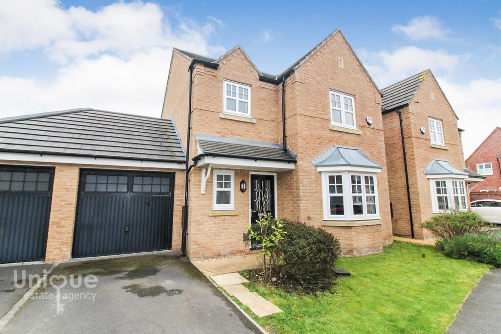 Buckley Grove, Lytham St. Annes, FY8 3 bed detached house £299,950