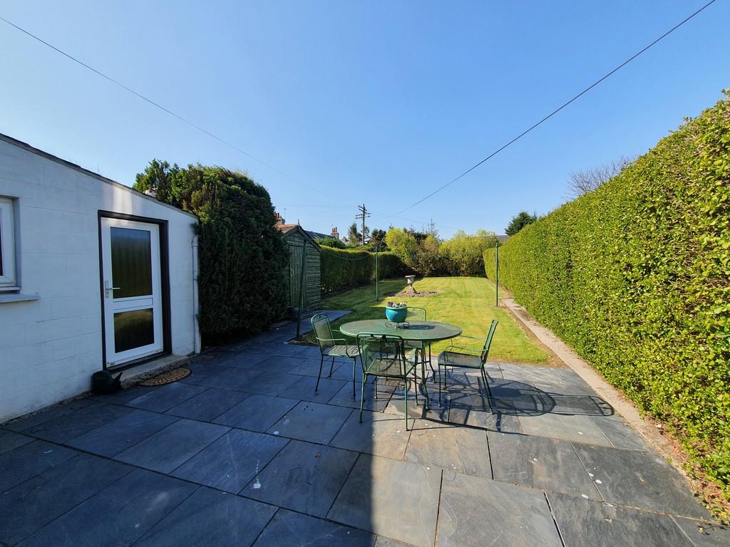 Burns Road, Aberdeen 2 bed semidetached bungalow £1,000 pcm (£231 pw)