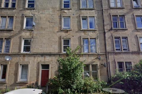 3 bedroom flat to rent, (1f1) Cathcart Place, Edinburgh, EH11