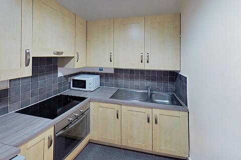 3 bedroom flat to rent, (1f1) Cathcart Place, Edinburgh, EH11