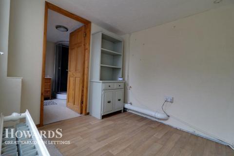 2 bedroom terraced house to rent, Burnt Lane, Gorleston
