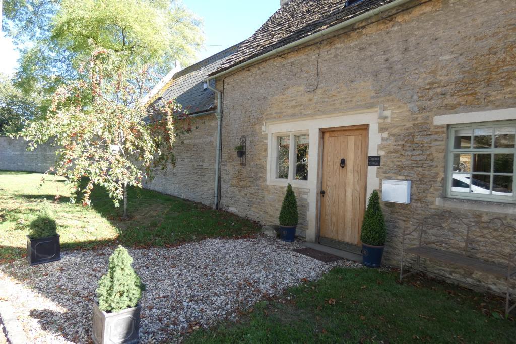 Filkins, Gloucestershire, GL7 3JJ 2 bed cottage £950 pcm (£219 pw)