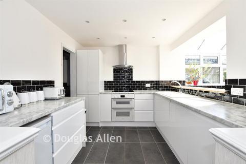 3 bedroom semi-detached house for sale, Grassmere Road, Hornchurch, Essex