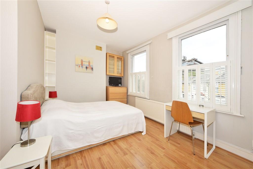 Biscay Road, London, W6 3 bed flat - £2,925 pcm (£675 pw)