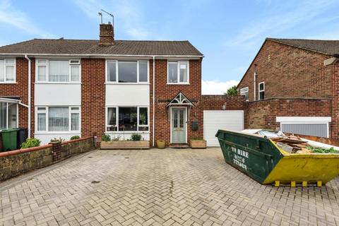 27 Cedar Way, Basingstoke, RG23 8NG