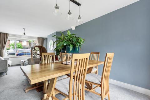 27 Cedar Way, Basingstoke, RG23 8NG