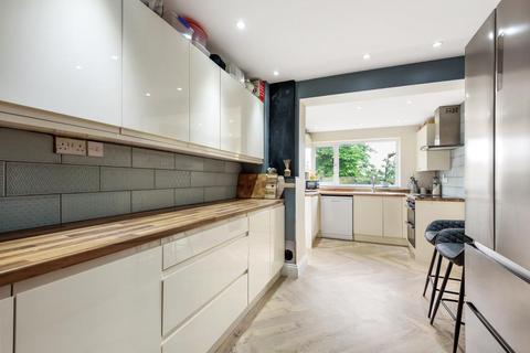 27 Cedar Way, Basingstoke, RG23 8NG