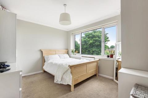 27 Cedar Way, Basingstoke, RG23 8NG