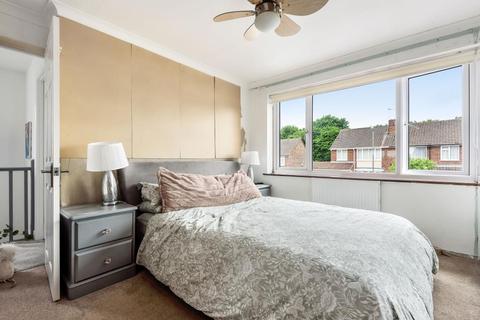 27 Cedar Way, Basingstoke, RG23 8NG