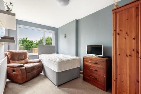27 Cedar Way, Basingstoke, RG23 8NG