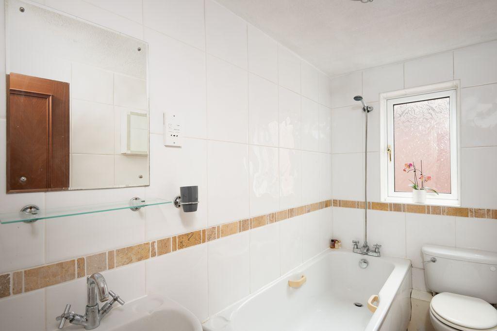 Ensuite to Bed 1