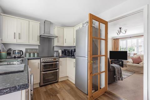 10 Lyndhurst Drive, Basingstoke, RG22 4QT