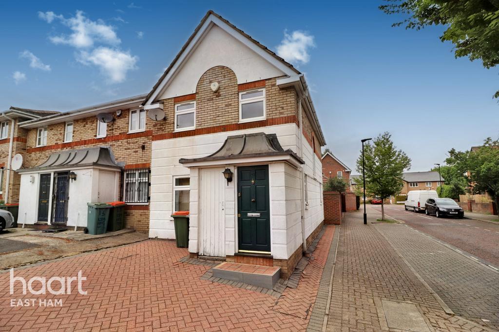 Lymington Close, London 3 bed end of terrace house £480,000