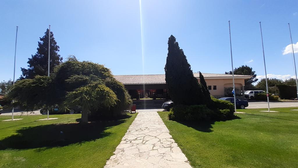 Approach to Panoramica clubhouse