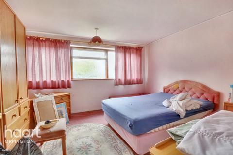 14 Edgewood Drive, Orpington, BR6 6LQ