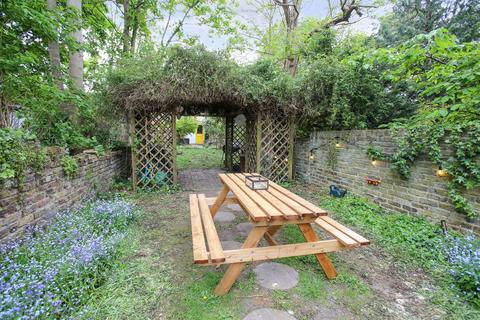 44a Grange Park, London, W5 3PR