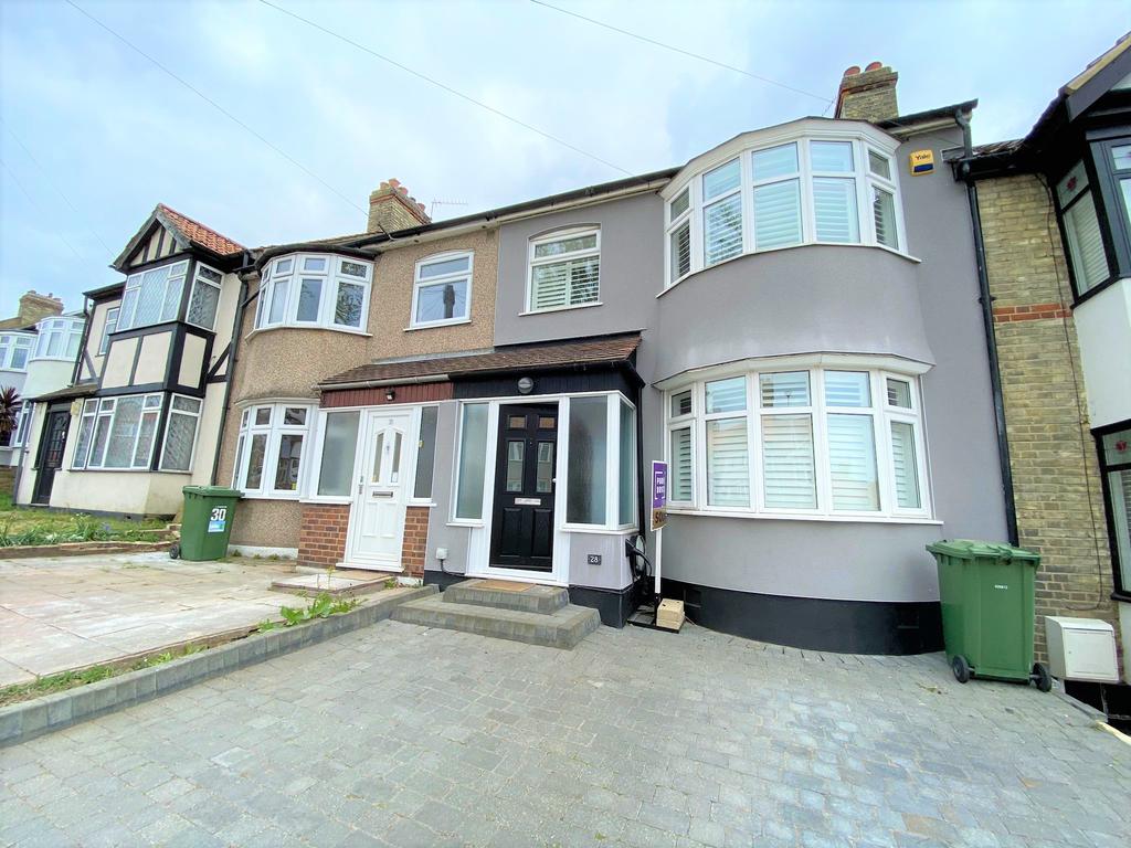 28 Marshalls Drive Romford RM1 4JT 3 bed terraced house £1,900 pcm (£