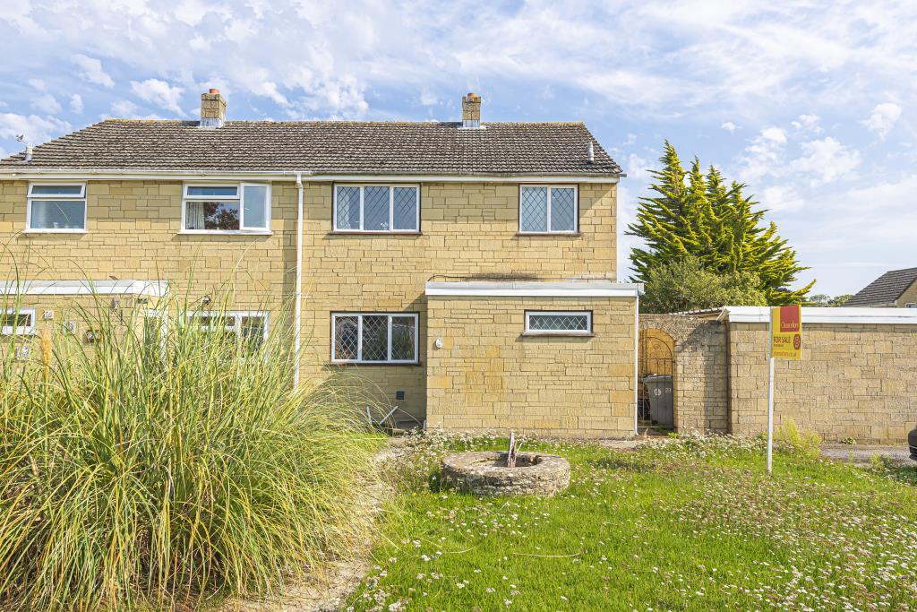 Finchdale Close, Carterton, OX18 3 bed semidetached house £1,400 pcm