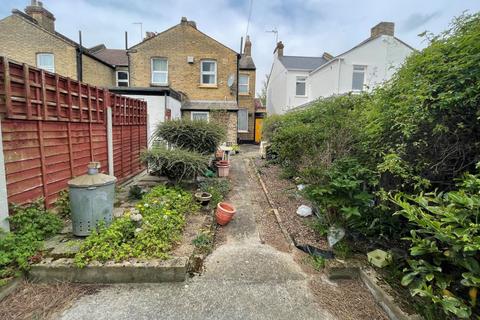 18 Catisfield Road, Enfield, EN3 6BD