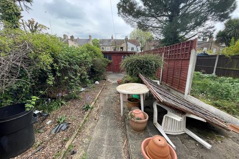 18 Catisfield Road, Enfield, EN3 6BD