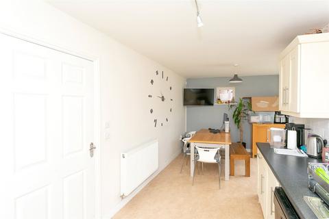 3 bedroom end of terrace house to rent, Aurora Close, Watford, Hertfordshire, WD25