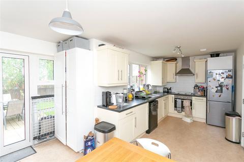 3 bedroom end of terrace house to rent, Aurora Close, Watford, Hertfordshire, WD25