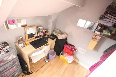 3 bedroom house to rent, Granby Grove, Leeds