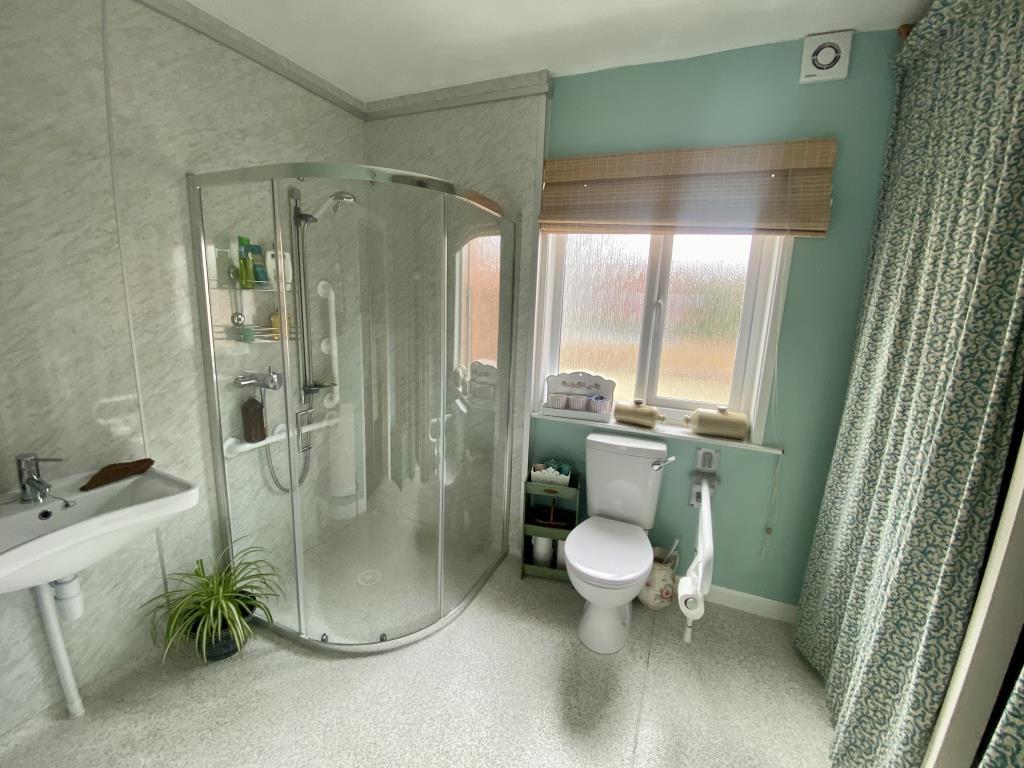 En-suite bathroom