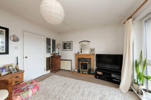 9/7 Connaught Place, Edinburgh, EH6 4RQ