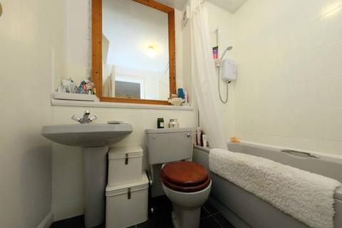 9/7 Connaught Place, Edinburgh, EH6 4RQ