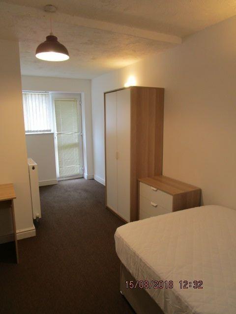 Photograph 12