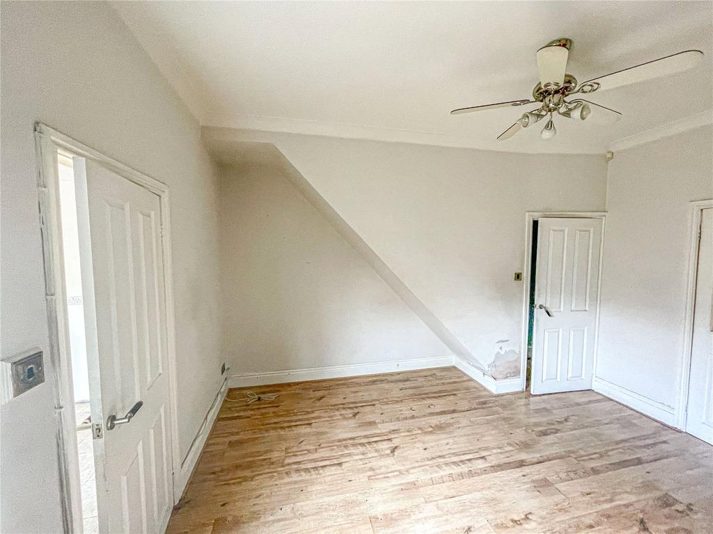 Cooper Road, Grimsby, NE Lincolnshire, DN32 2 bed end of terrace house £75,000